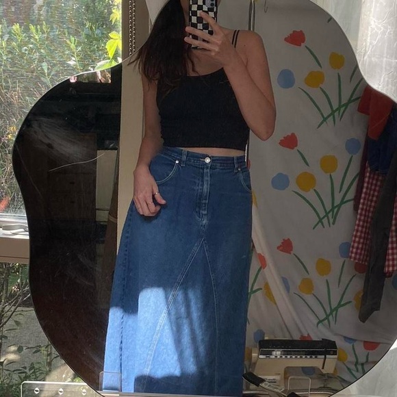 Vintage Y2K denim midi skirt with raw hem 🔥 - Picture 3 of 7